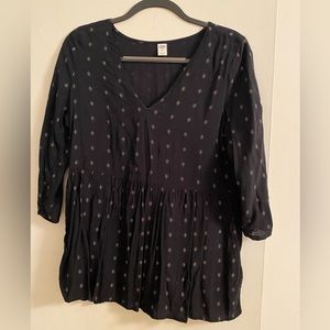 Old Navy Black V neck Top with Peplum style hem Size M